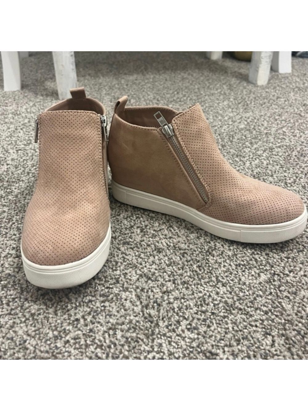 Womens 6.5 Light Pink Zip Up High Top  Sneakers